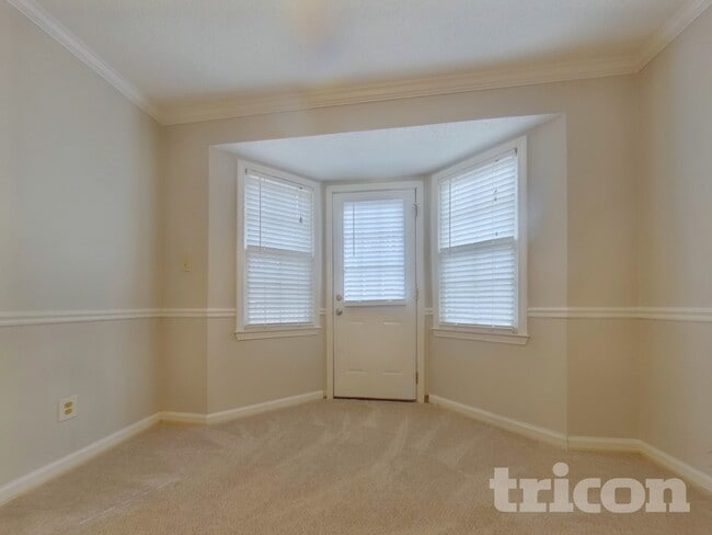 Photo - 329 Stratford Dr