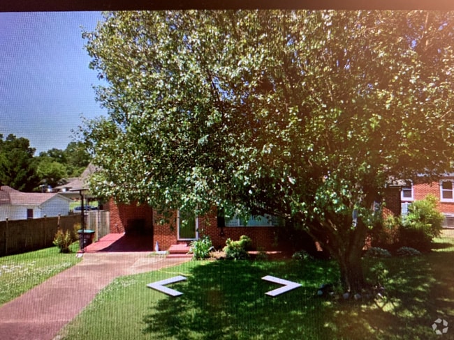 Building Photo - 3419 Oakwood Blvd Rental