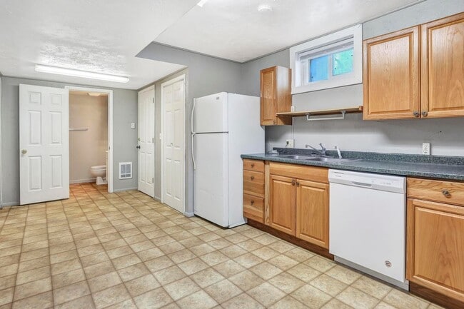 Photo - 187 Monroe St Unidad B