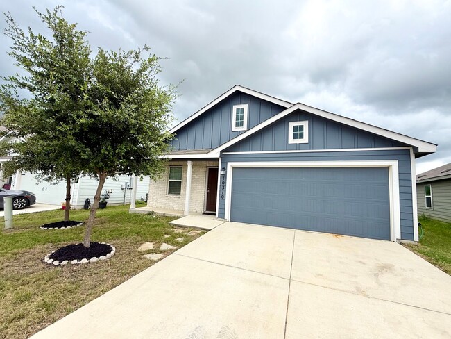Building Photo - Gorgeous 3-bedroom, 2 Bathroom, Minutes from Randolph AFB