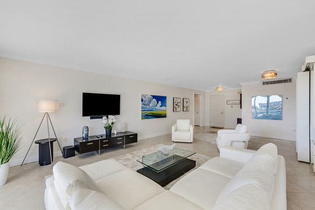 Building Photo - 9801 Collins Ave Unit # 5S