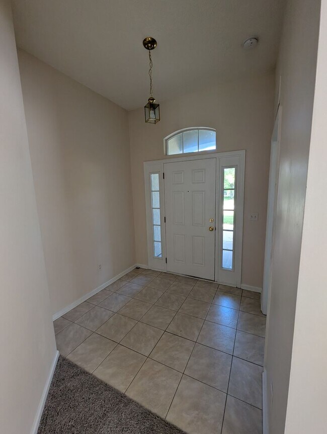 Photo - Great 4 Bedroom 2 Bath home in Heritage Park