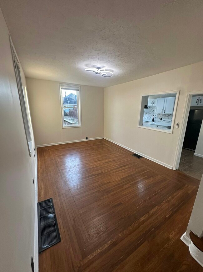 Photo - 1753 Courtland Ave