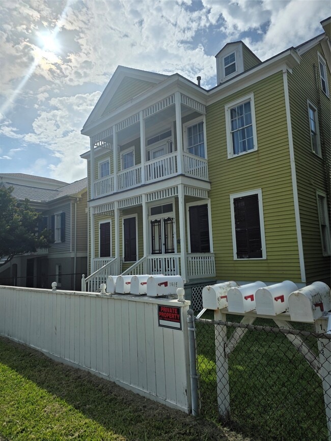 Building Photo - 1614 Market St Unit 4
