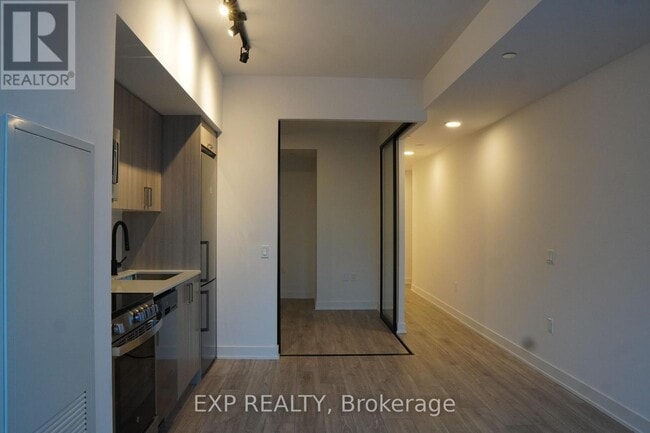 Photo - 758 Dovercourt Rd Unit 408