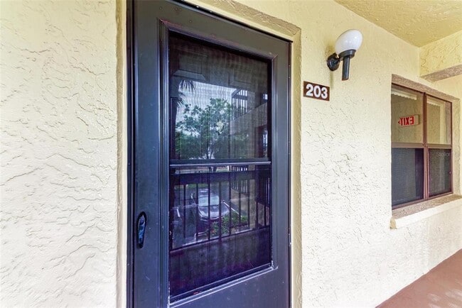 Building Photo - 425 30th Ave W Unit C203 Rental