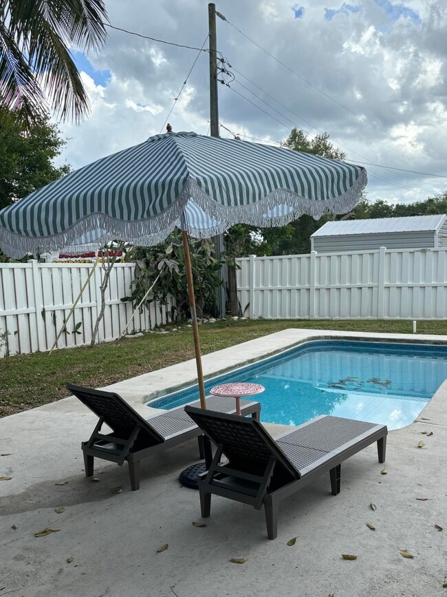 Photo - 2057 NE Ridge Ave