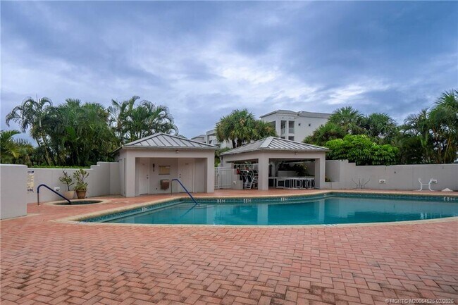 Photo - 184 NE Edgewater Dr Unidad 1206