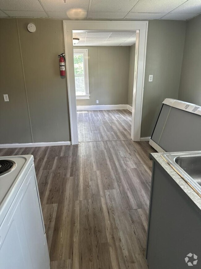Building Photo - 1449 Maple Ave Rental