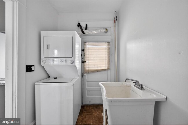 Photo - 990 Mt Rose Ave