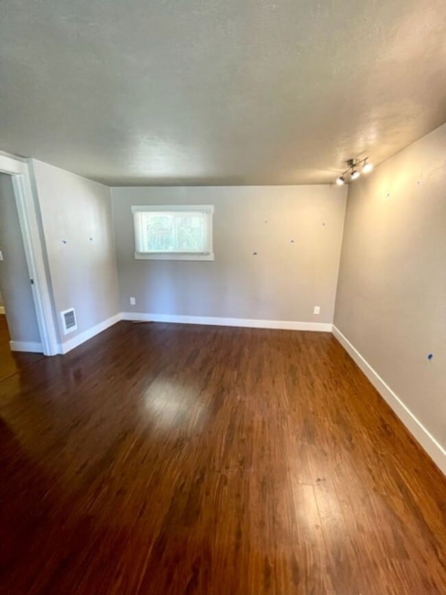 Photo - Newport Ave Triplex - 00404-NEWP-00 Unit Newport Ave., 418 NW - 00418-NEWP