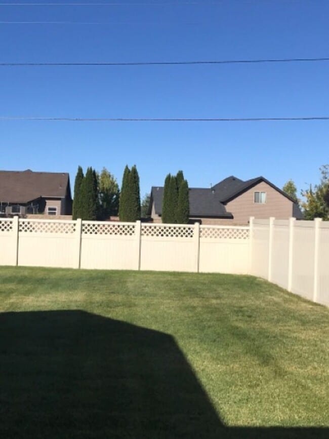 Photo - 1235 Langford Way