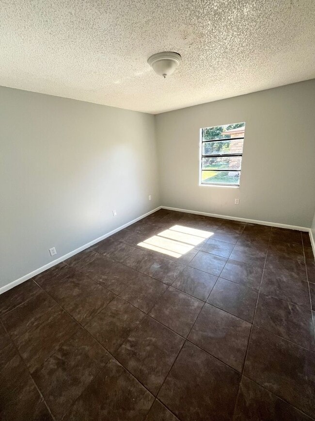 Photo - HUGE 2BR/1BA w/Gorgeous Ceiling Fans, W/D Hookups & More! NO APPLICATION FEE!