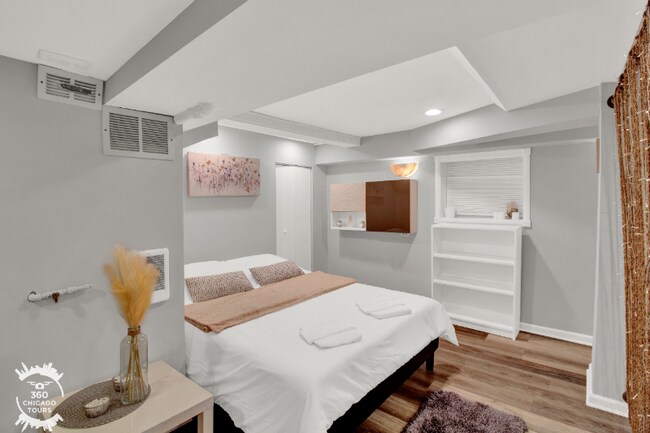 Photo - 2438 N Maplewood Ave Unidad Garden