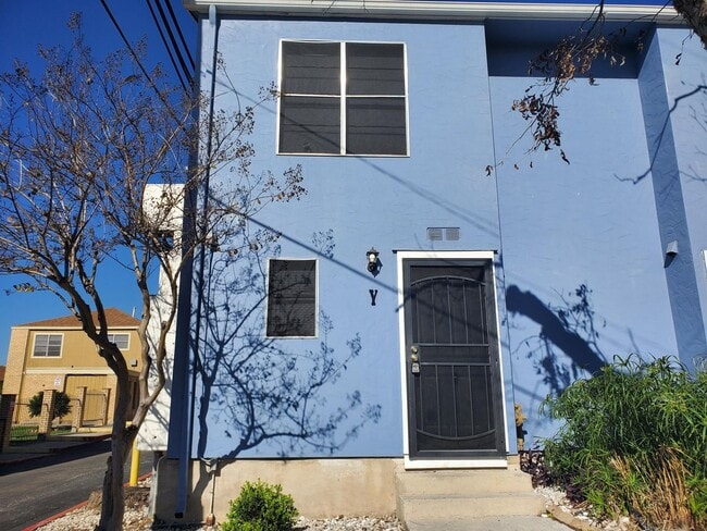 Building Photo - 911 Vance Jackson Rd