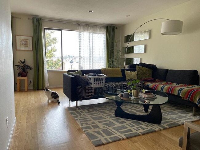 Photo - "Charming 4-Bedroom Home with 2 Baths in the Heart of San Francisco!"