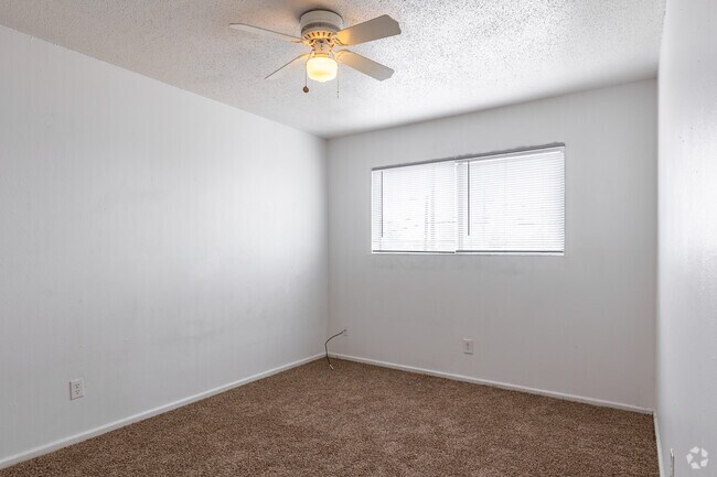2BR, 1.5BA - 1,040SF - Bedroom
