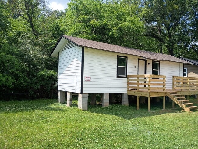 Photo - 326 W College St