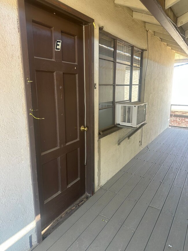 Building Photo - Charming 1-Bedroom Apartment in Short Acres –