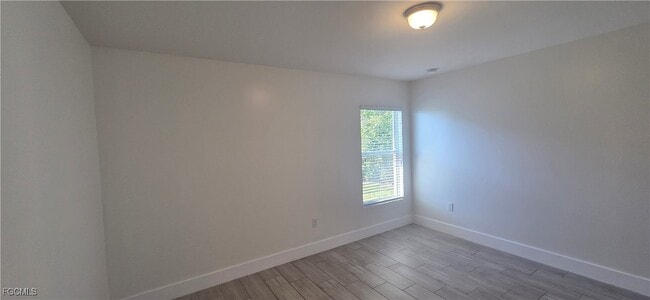 Photo - 910 SW 7th Ct