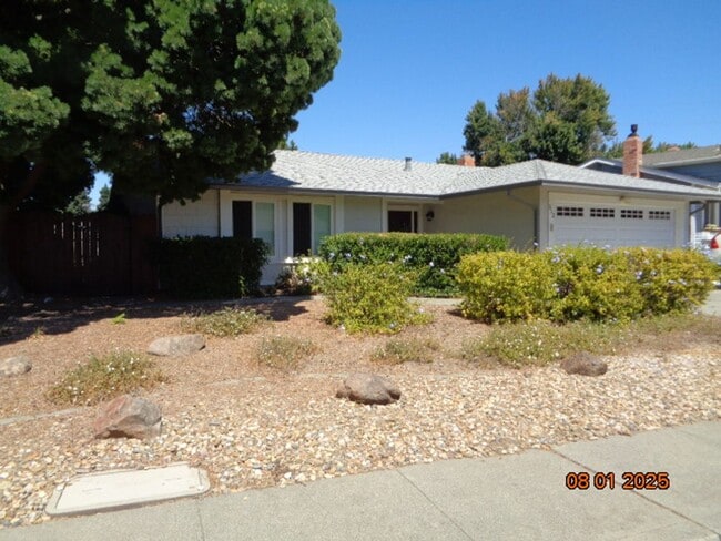 Building Photo - 312 Royal Oaks Dr Rental