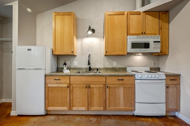Building Photo - 901 Spruce St Rental