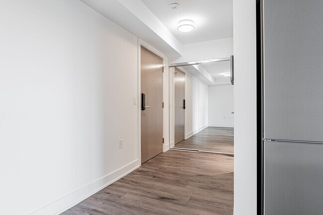 Photo - 585 Bloor St E