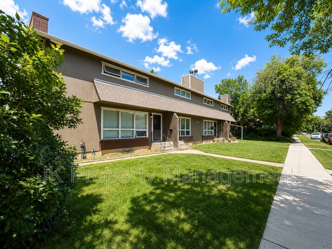 Building Photo - 919 1st Ave SW Unit #02
