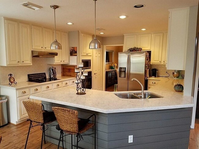 Photo - 6206 McDonald Ct House