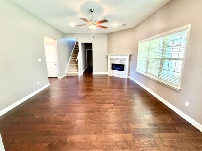 Now Leasing a 5-bedroom 3 bath home in Olive Branch. Available Now!