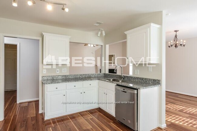 Photo - 308 Sprucewood Court