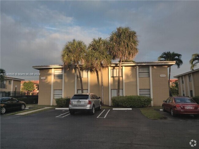 Building Photo - 2631 Riverside Dr Rental