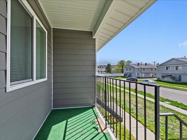 Photo - West Valley Clean & Affordable 2 bed, 1 bath apt