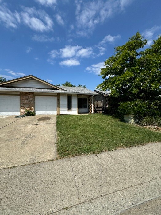 Photo - Adorable UPDATED 2bd/2bth duplex in Sacramento!