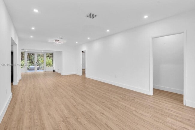 Photo - 8819 Dickens Ave