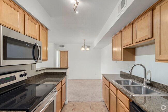 Building Photo - Stunning 1 Bed, 1 Bath Condo in the Heart ... Unit 2067