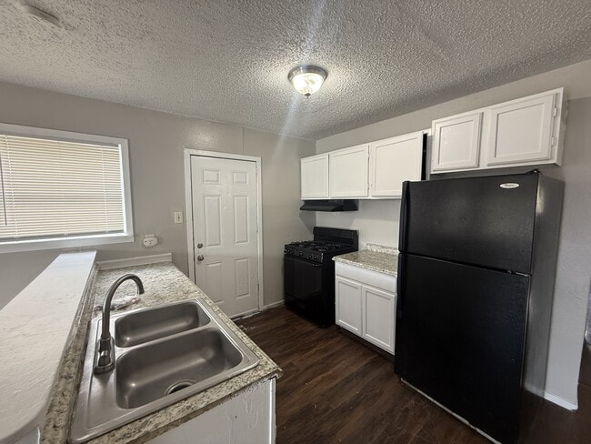 Photo - 323 E French Pl