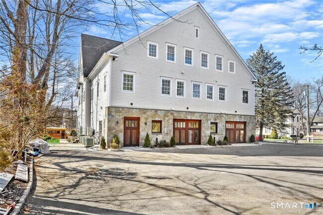 Photo - 2 Hollyhock Rd Unit 10