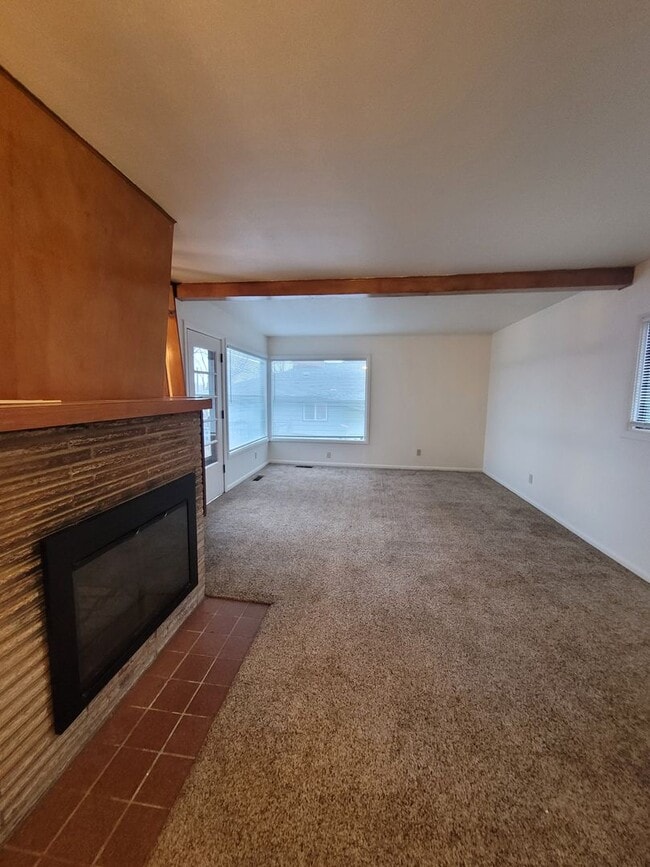 Photo - CHRISTMAS SPECIAL - FREE DECEMBER RENT