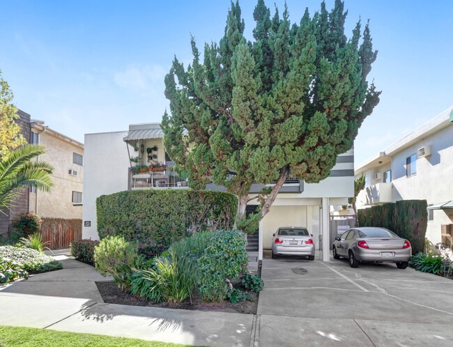 Building Photo - 3625 Mentone Ave Rental