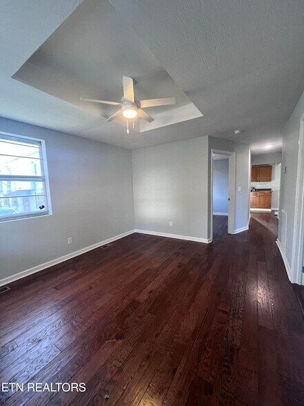 Photo - 614 Midlake Dr NE