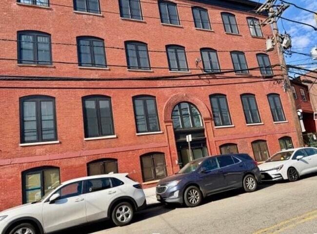 Building Photo - 38 Mill St