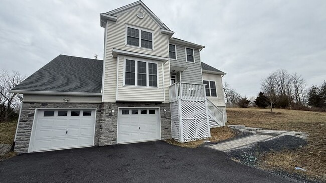 Building Photo - 584 Westlake Dr