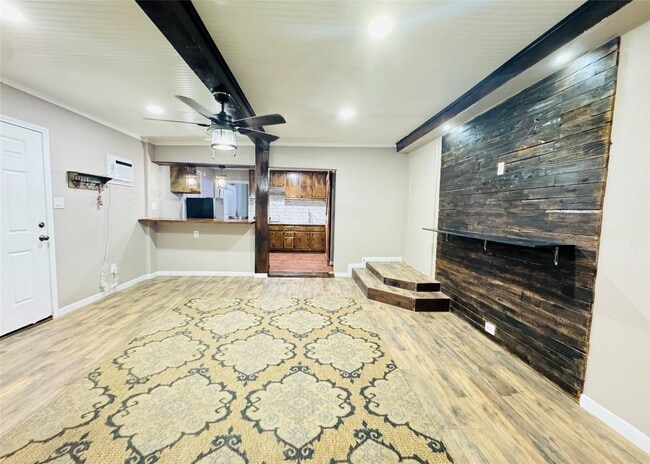 Photo - 403 Clear Lake Rd