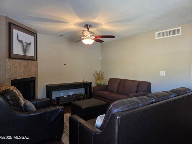 Photo - 6651 N Campbell Ave Unidad APT 181