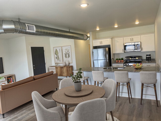 Building Photo - Elmwood Lake Apartments