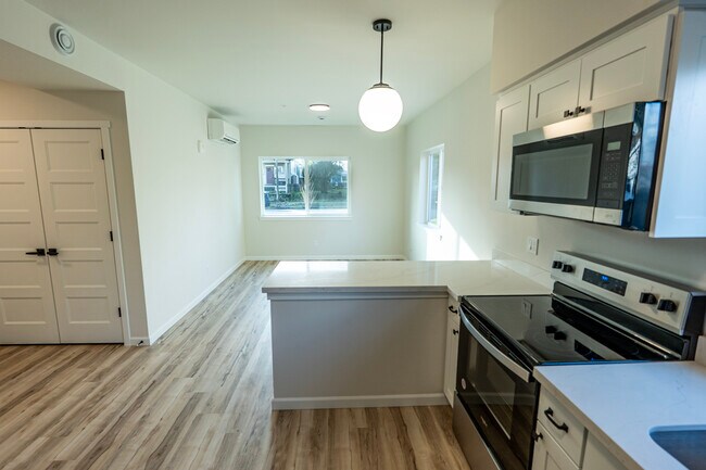 Photo - 709 E 34Th St Apartments