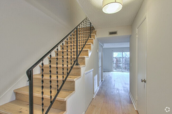 Building Photo - 523 Harding Pl Rental