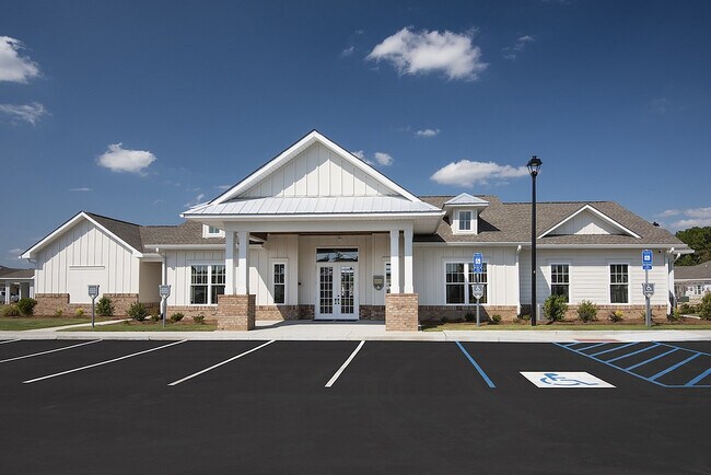 Clubhouse Exterior 01 - Wayfare - Helms Trail