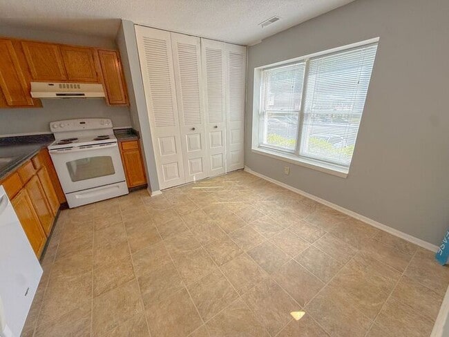 Move-In Ready North Raleigh Townhome Near I-440 & I-540